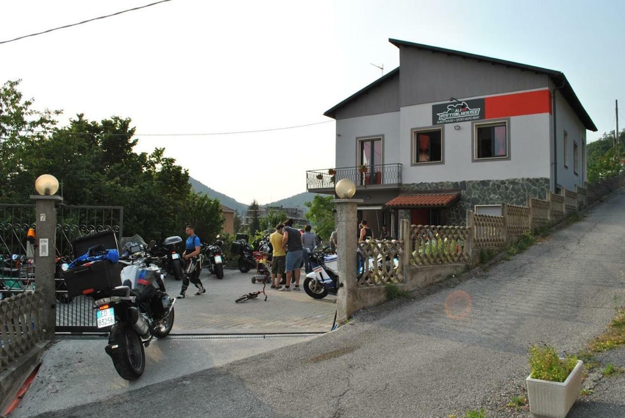 Italian Piston House Sport Moto Rent Bed & Breakfast Millesimo Bagian luar foto