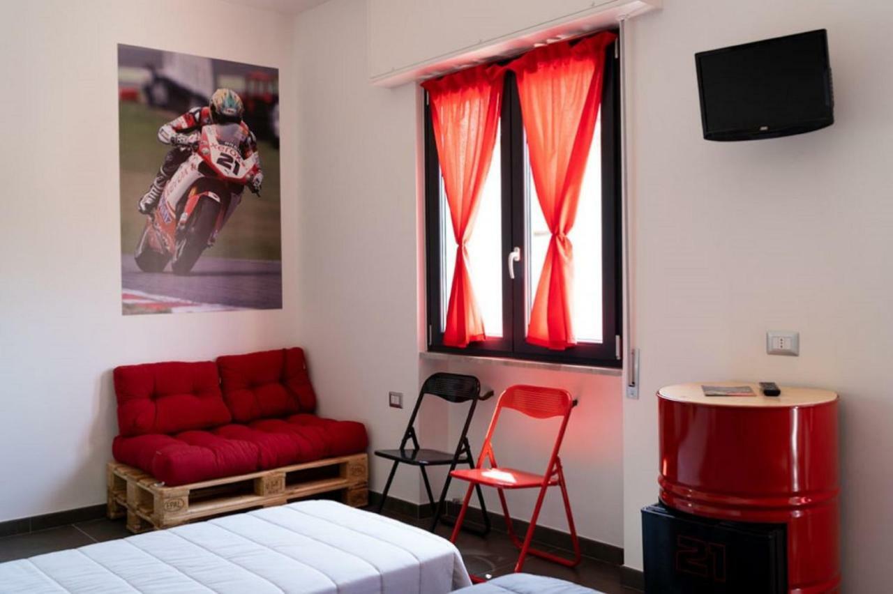 Italian Piston House Sport Moto Rent Bed & Breakfast Millesimo Bagian luar foto