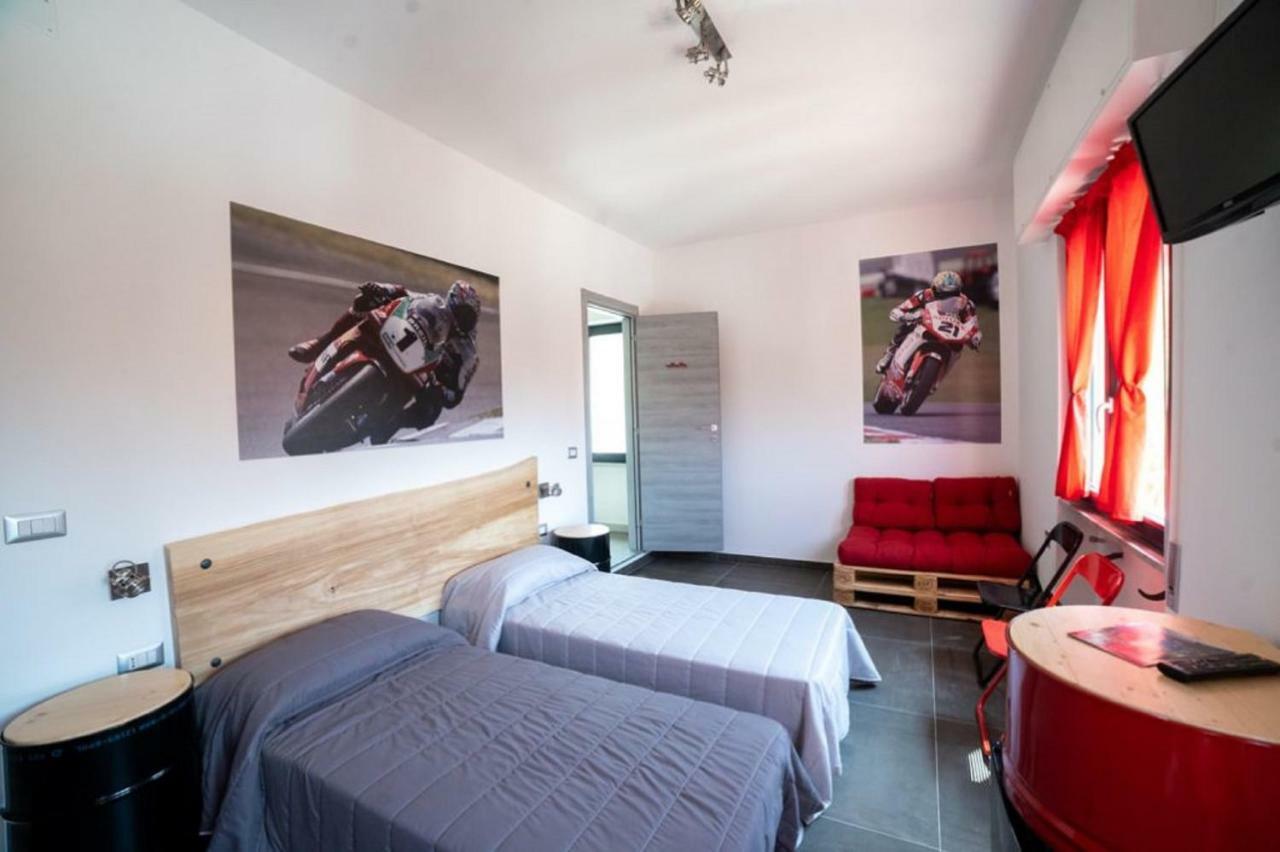 Italian Piston House Sport Moto Rent Bed & Breakfast Millesimo Bagian luar foto