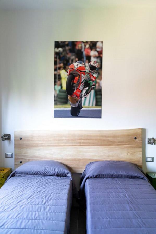 Italian Piston House Sport Moto Rent Bed & Breakfast Millesimo Bagian luar foto